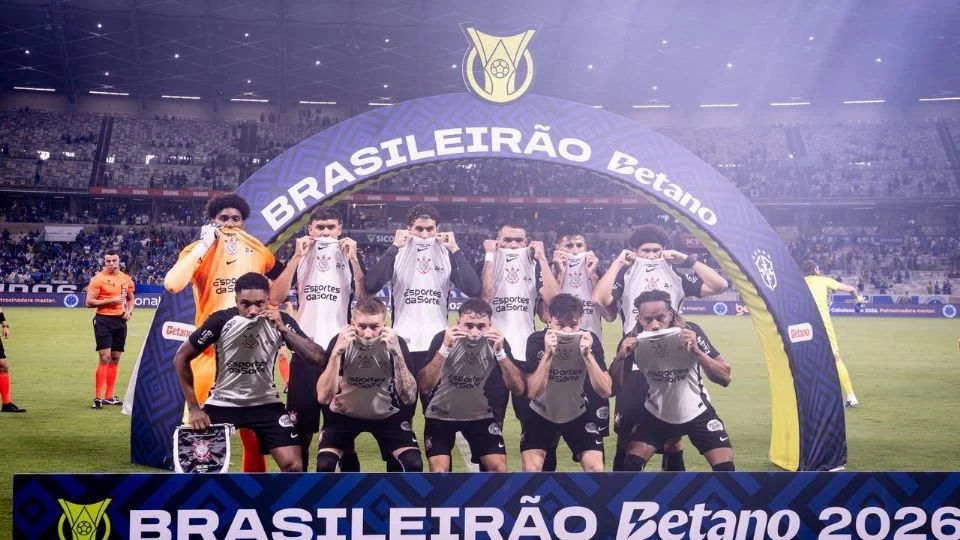 “El racismo es un crimen, denuncia”: jugadores del Corinthians salen a la cancha cubriéndose la boca, mismo gesto que denunció Vinícius Júnior