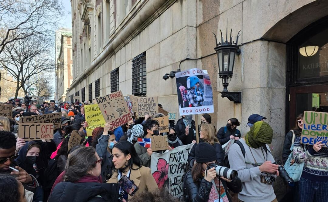Estudiantes de la Universidad de Columbia protestan por arresto de alumno; agentes del ICE entraron al campus
