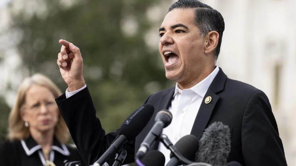 Archivos Epstein: demócratas exigen que Trump declare ante el congreso sobre lazos con el ped*rasta