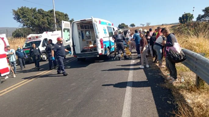 Volcadura de autobús en Curva del Diablo deja siete mu3rtos y 25 lesionados, entre ellos menores