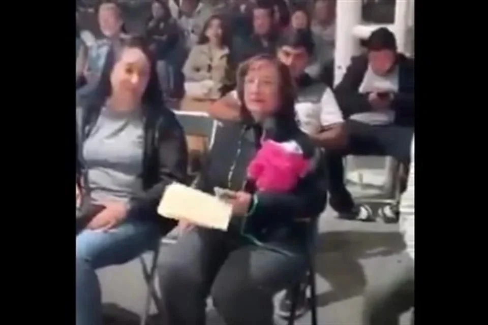 Renuncia regidora en Jalisco exhibida con mono araña