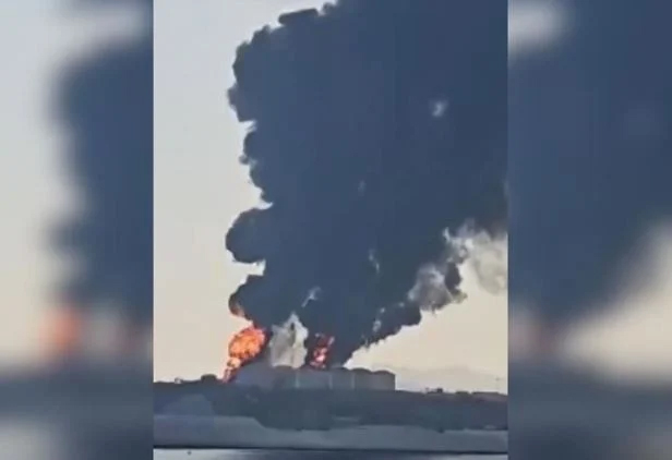 Atacan almacenamiento de petróleo en puerto de Omán