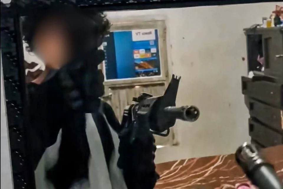 Escondió alumno fusil en funda de guitarra