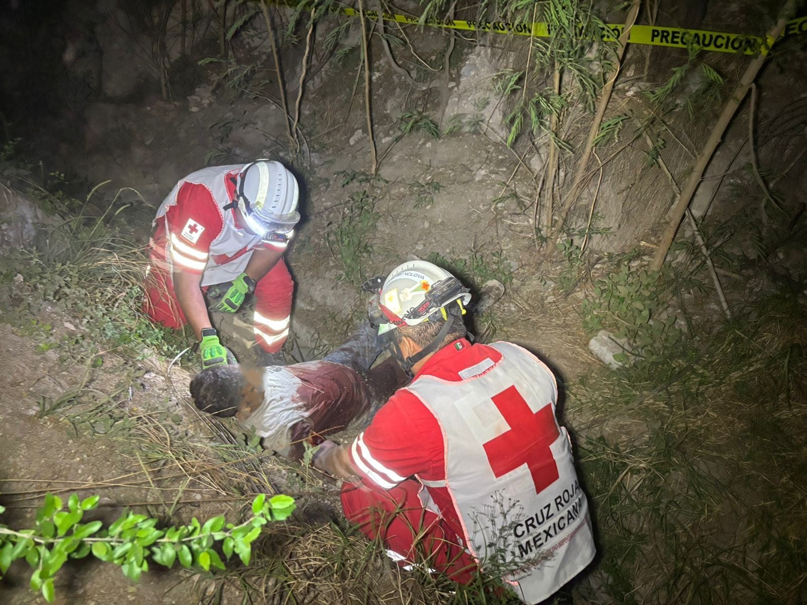 Se desbarranca en la Muralla y muere trailero
