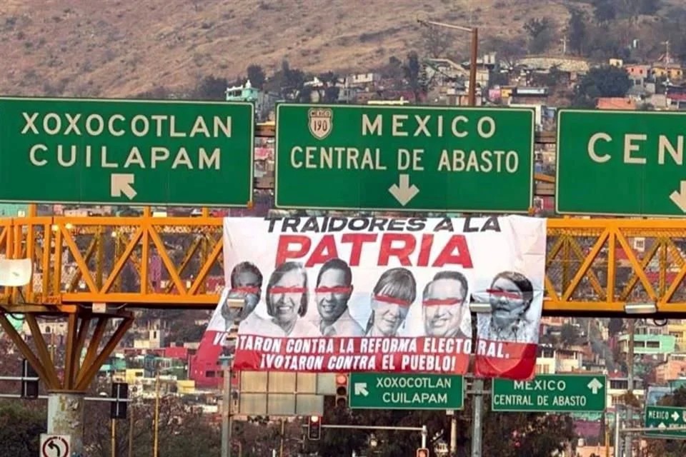 Exhiben en Oaxaca a diputados por rechazar reforma electoral