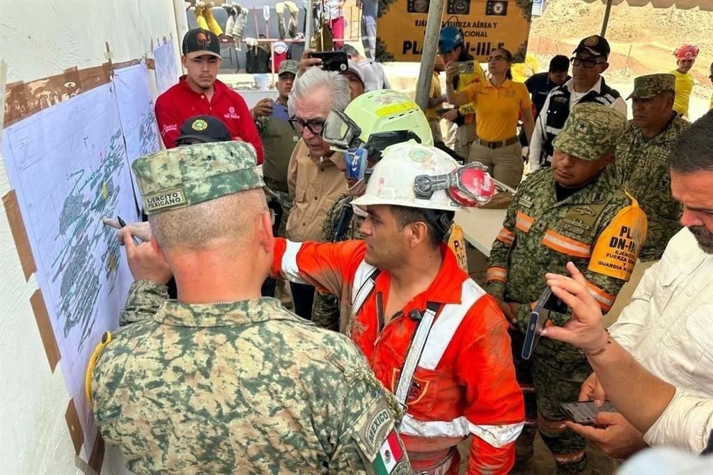 Continúan labores de búsqueda de mineros atrapados en Sinaloa