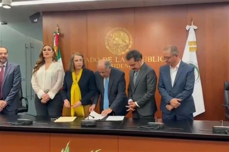 Entregan Plan B electoral al Senado