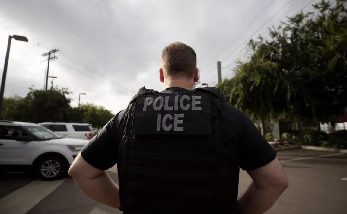 Amenza Trump con agentes ICE en aeropuertos desde el lunes