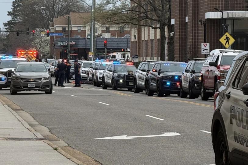 Tiroteo en universidad de Virginia, EU, deja un muerto