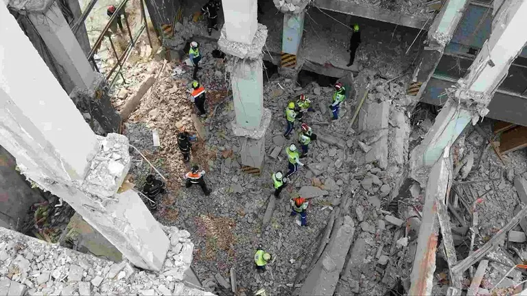 Colapsa edificio en la CDMX; hay un muerto