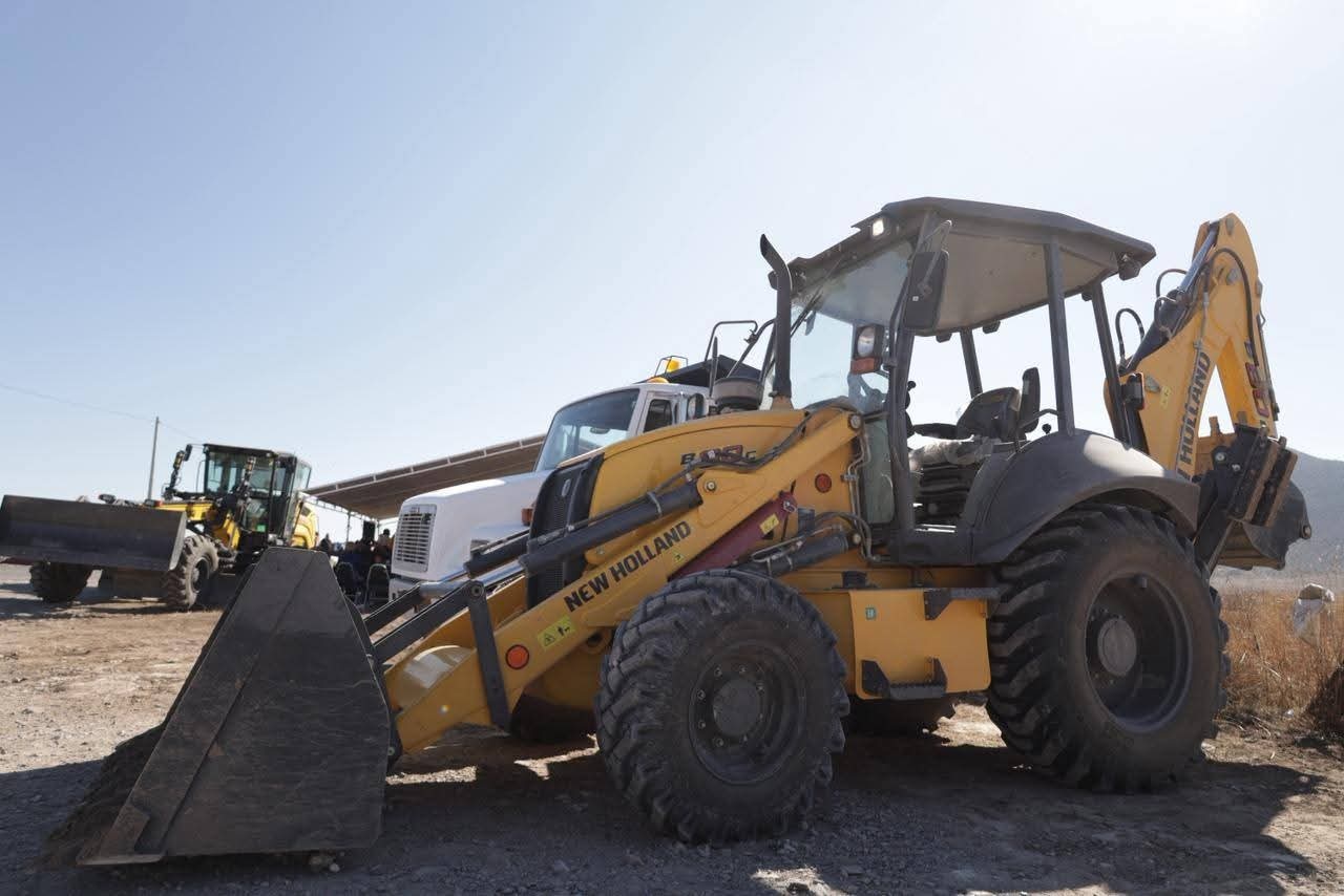 Avanza la rehabilitación de caminos rurales en Parras