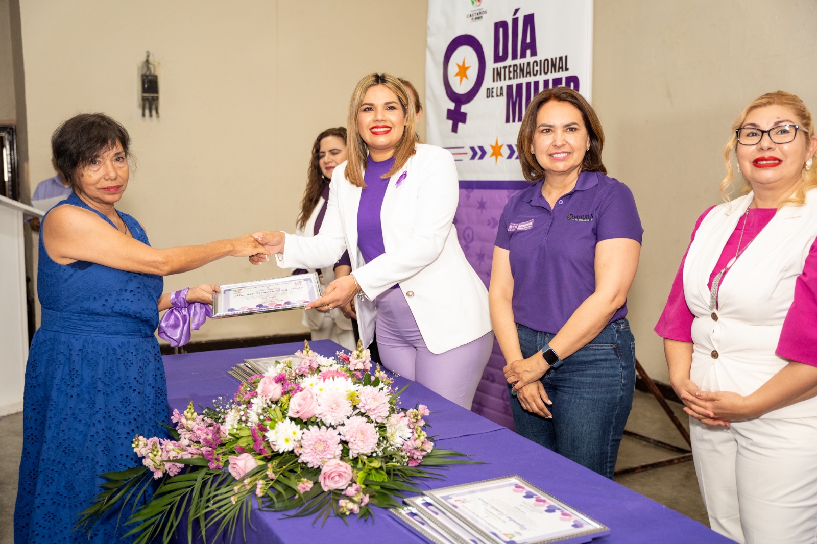 RECONOCE CASTAÑOS FUERZA Y LIDERAZGO DE LAS MUJERES