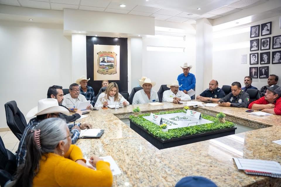 Mantiene Yesica apoyos a familias del sector rural