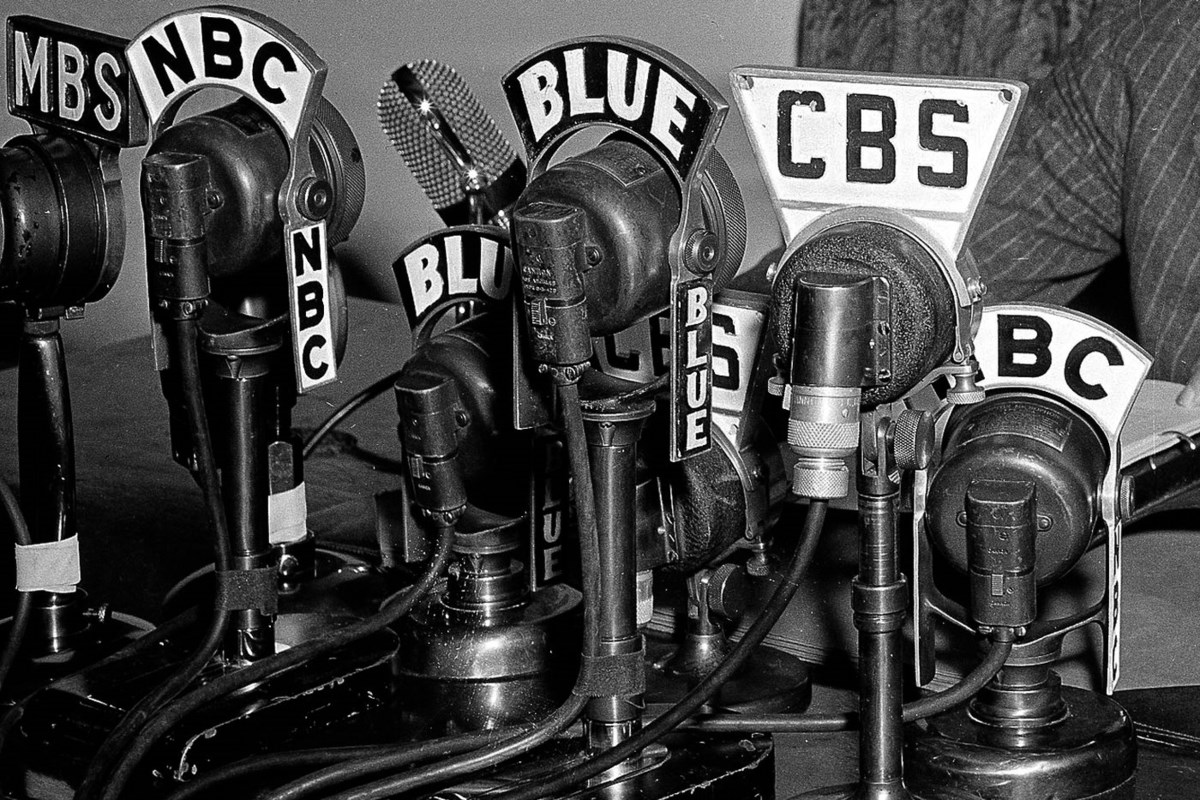 Cierra CBS su cadena de radio tras un siglo