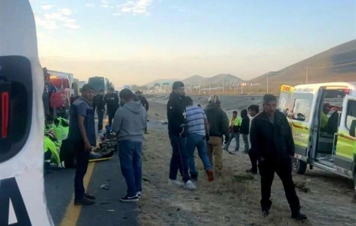 Deja triple choque de camiones un trailero muerto y 3 lesionados