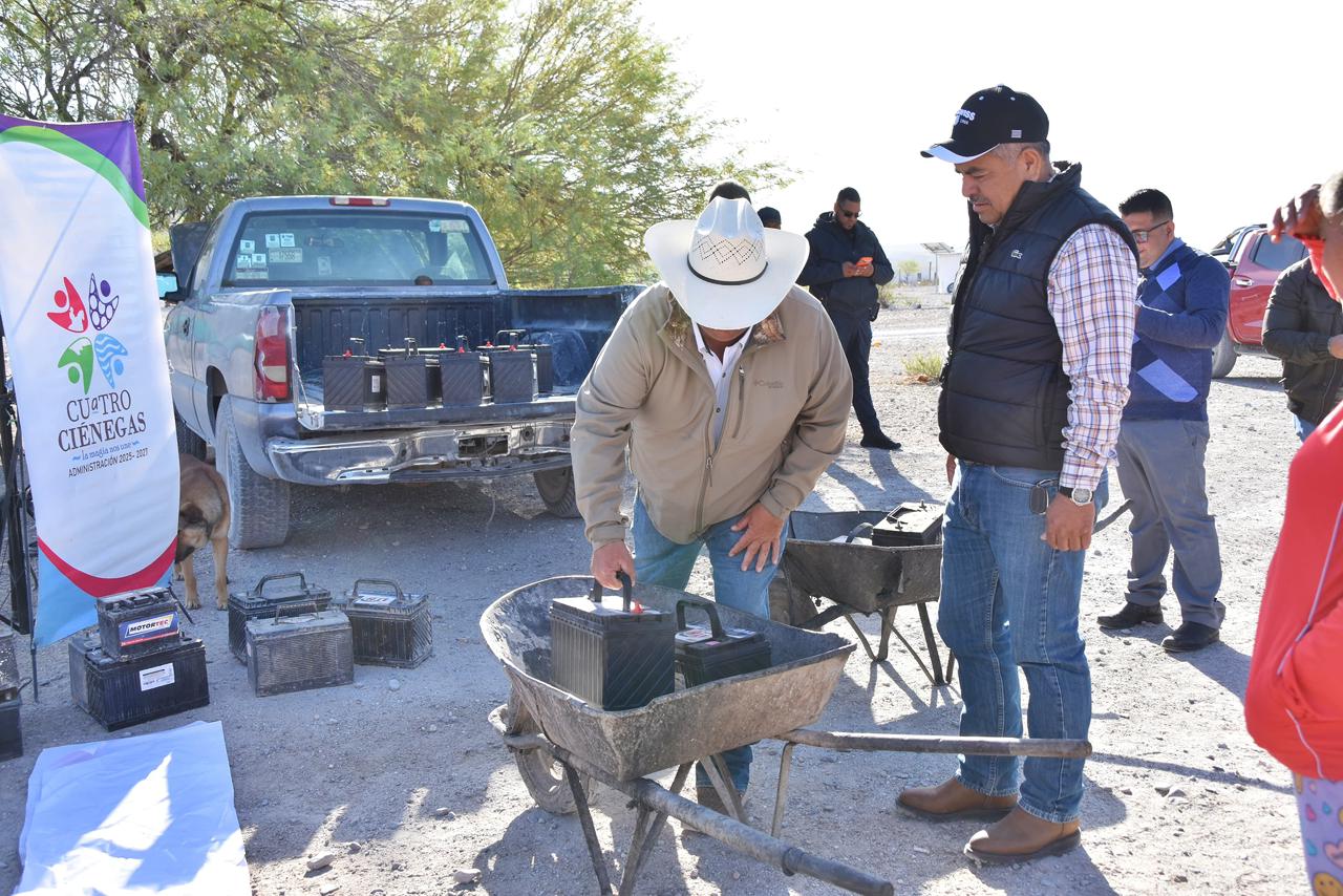 ENTREGA LEIJA ACUMULADORES A FAMILIAS DE CERROS PRIETOS