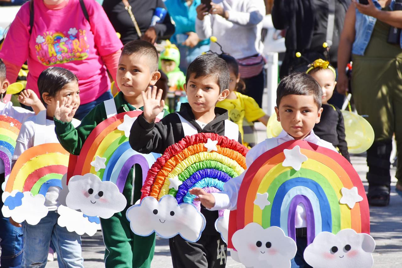 DESFILE DE PRIMAVERA UNE A FAMILIAS EN 4-C