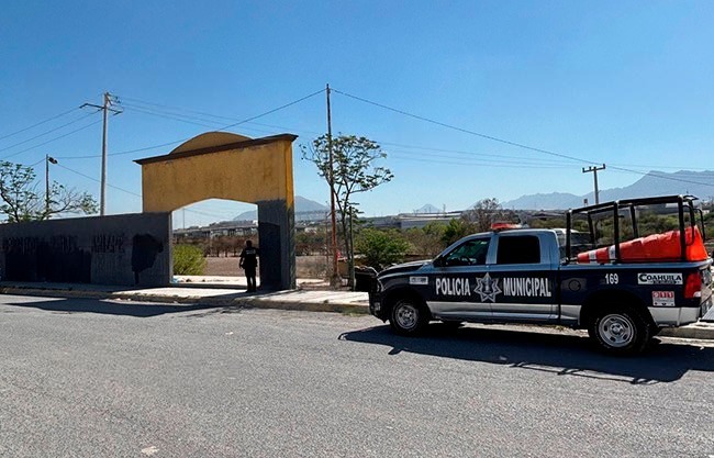 Hallan hombre sin vida en deportivo