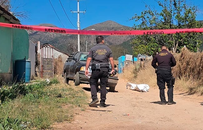 Lo atropella su camioneta y muere aplastado en Arteaga