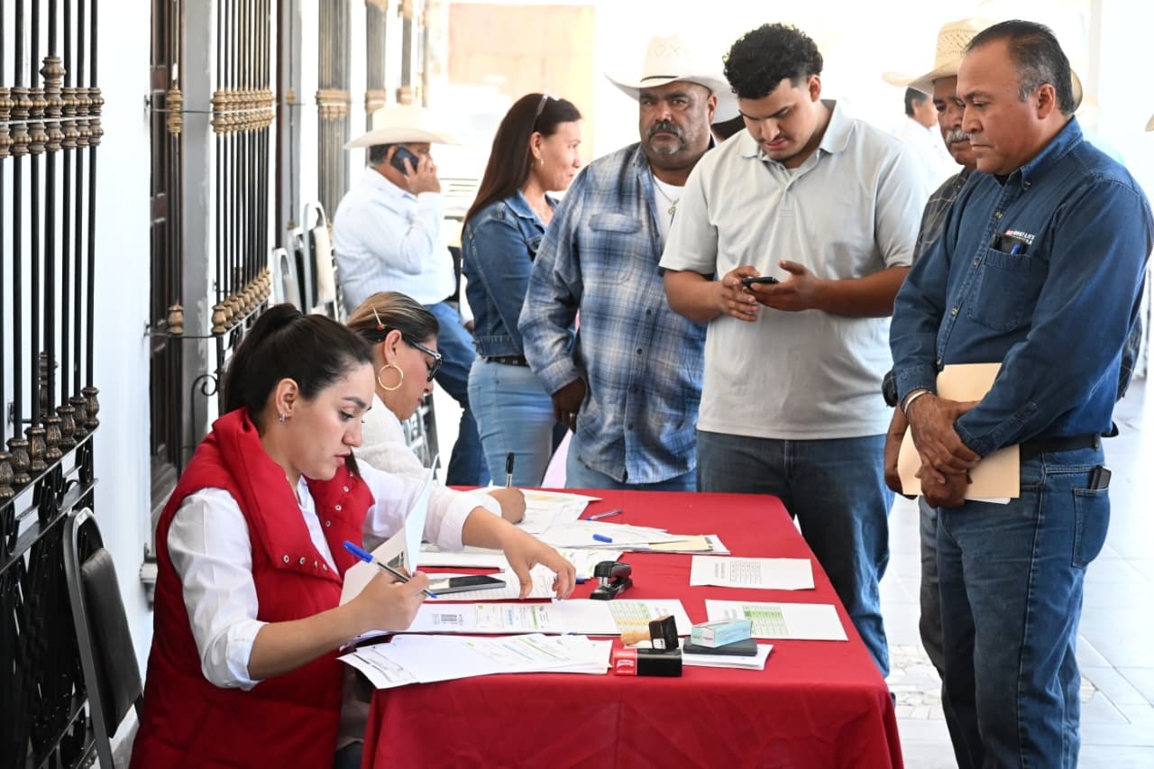 Entrega Sari semilla de sorgo a ejidatarios