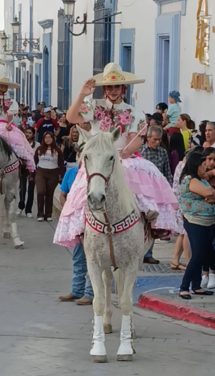Desfile marca arranque oficial de la Feria 2026