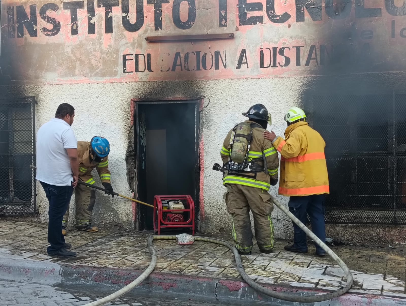 Prenden mal vivientes fuego a loca en Parras