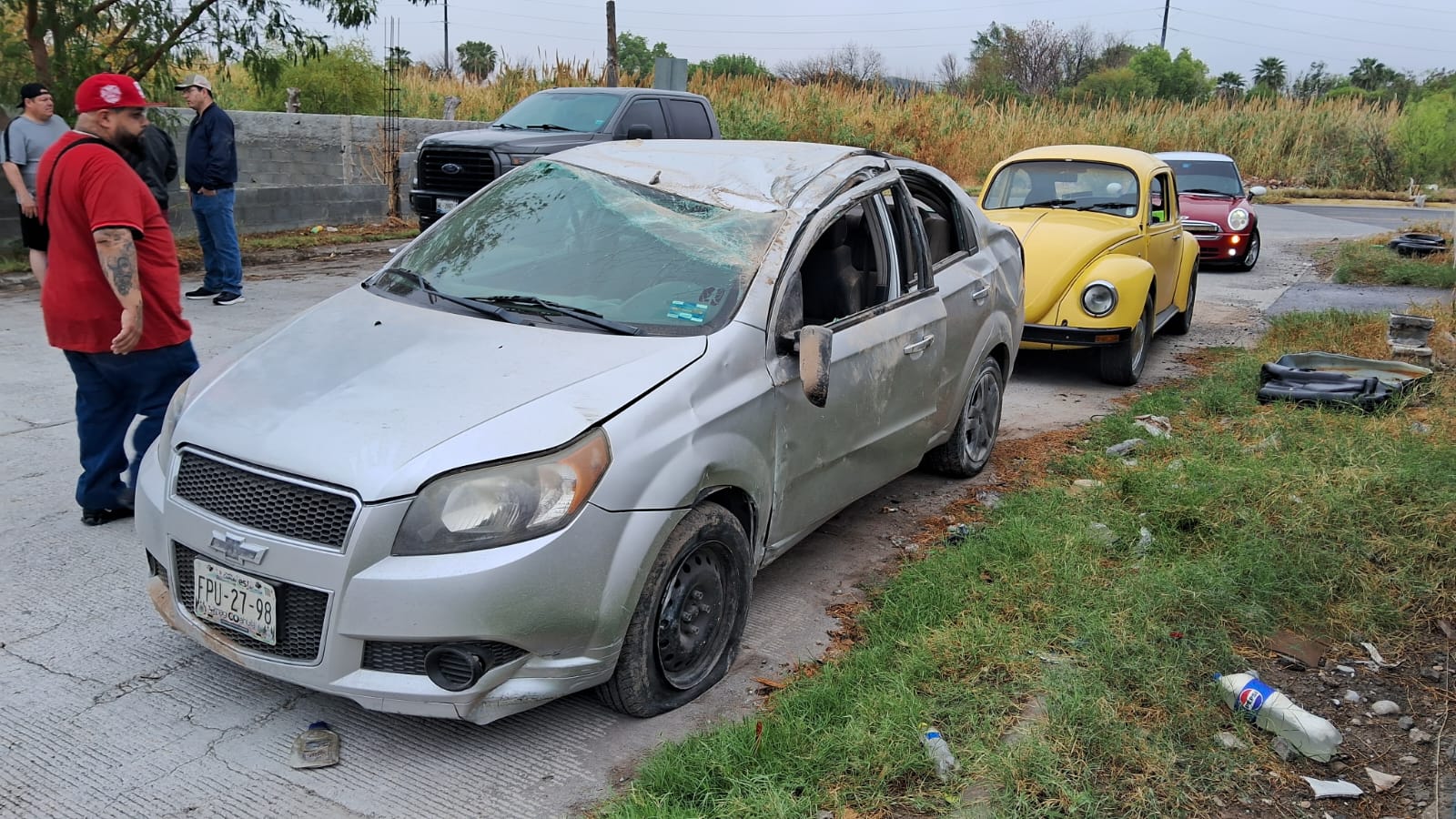 Reportan auto volcado cerca de Río Monclova