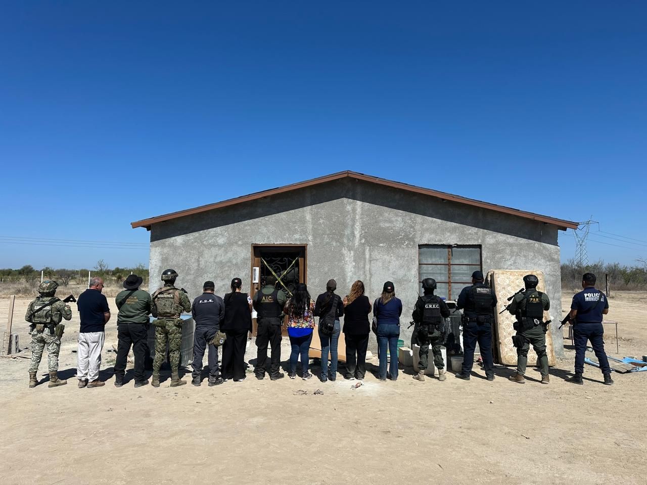 ASEGURAN ARMAS LARGAS TRAS CATEO EN SABINAS