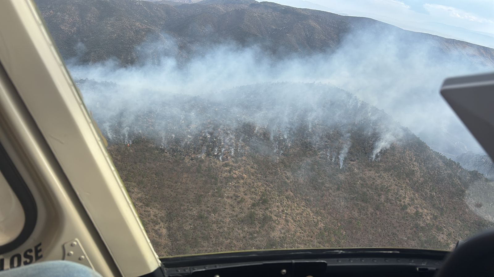 Combaten incendio en Maderas del Carmen