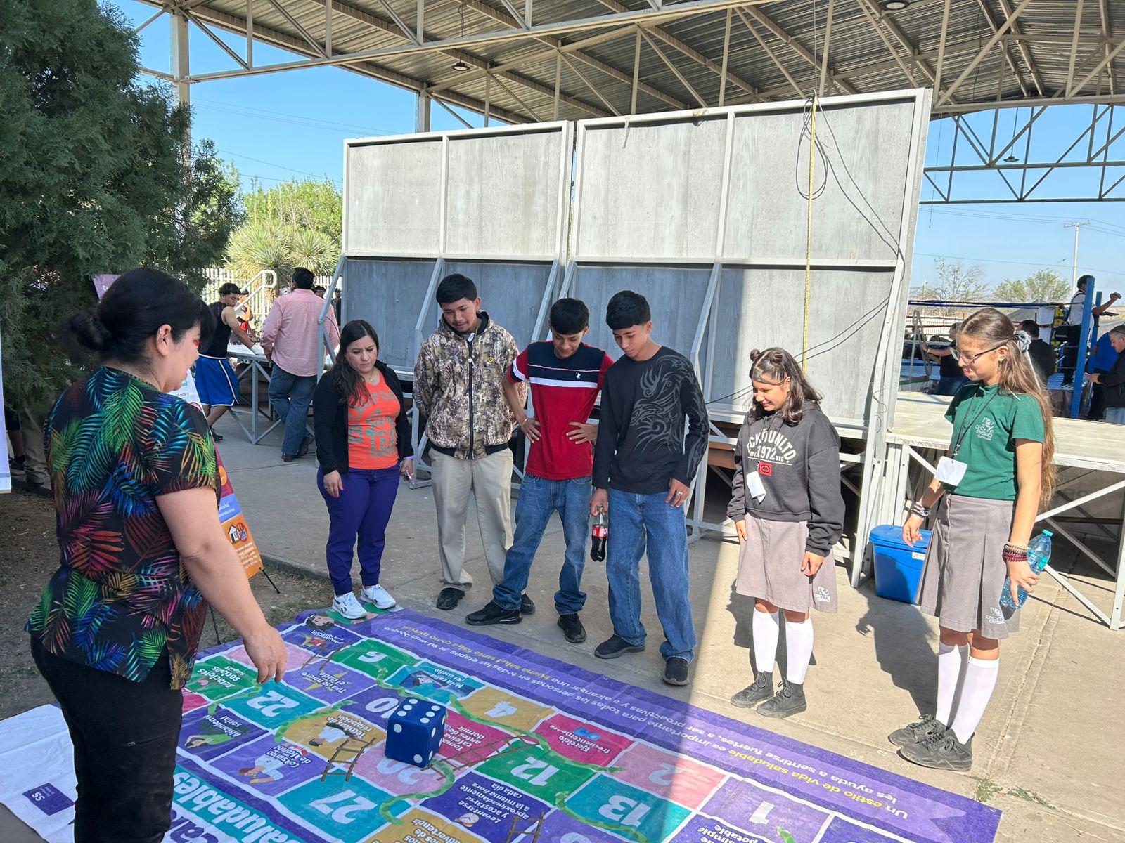 Llevan brigada de salud y función de boxeo amateur