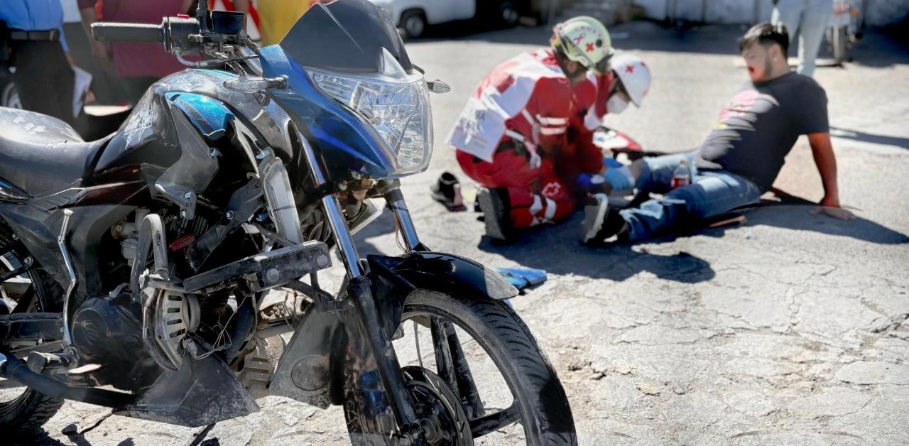 Embiste descuidado conductor a motociclista en Central de Abastos