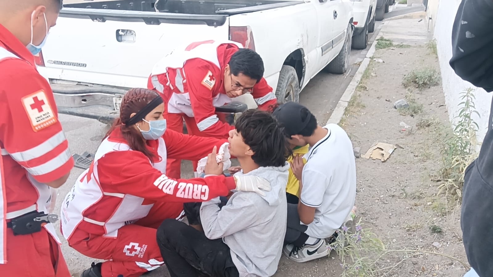 Sobreviven a fuerte impacto de compacto