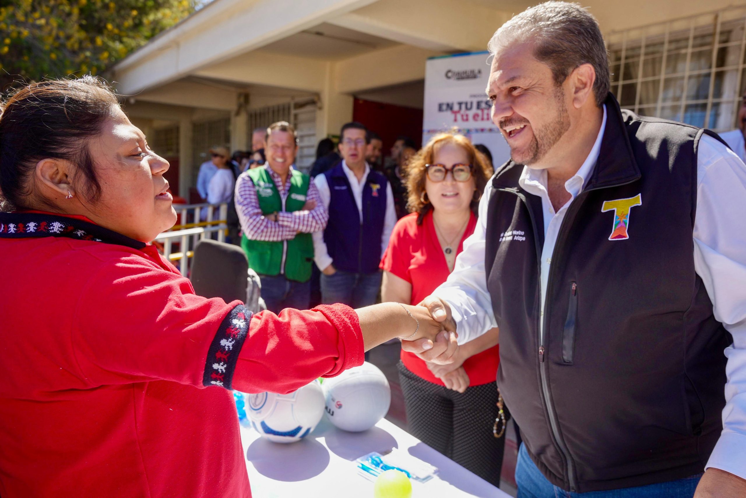 Reconocen docentes el apoyo educativo de Tomás Gutiérrez