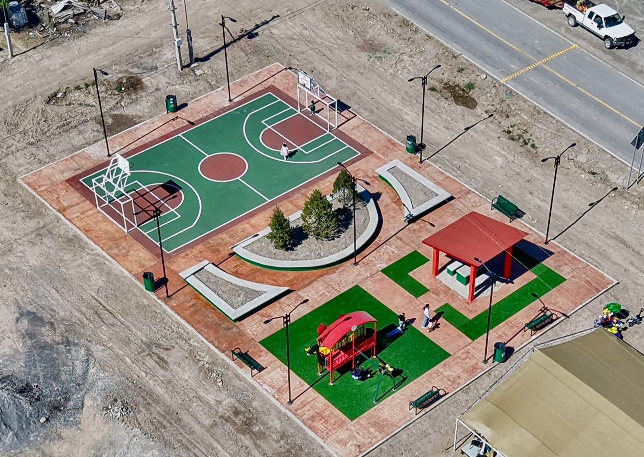 Entregan semillas y complejo deportivo en el Ejido Mesillas