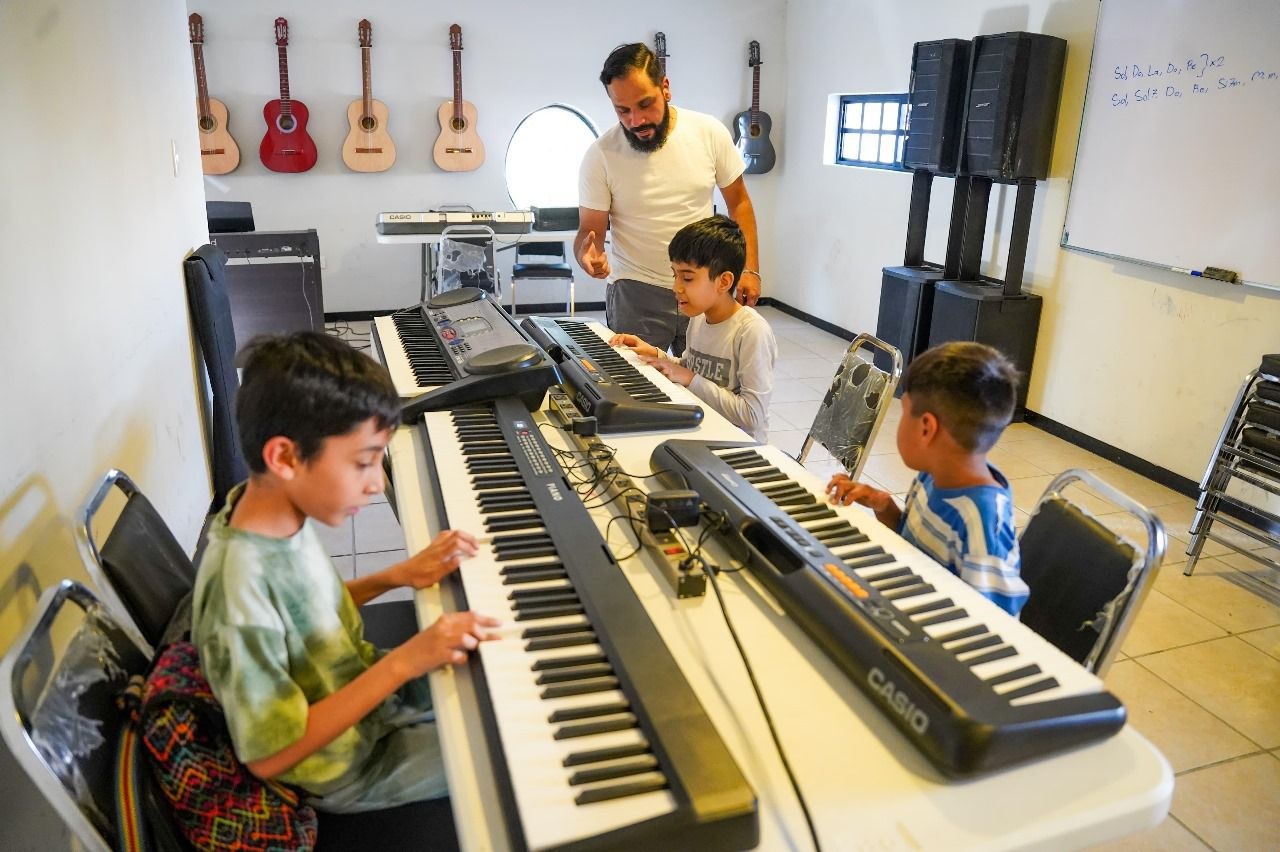 Ofrece Ramos talleres de arte gratis para jóvenes y adultos