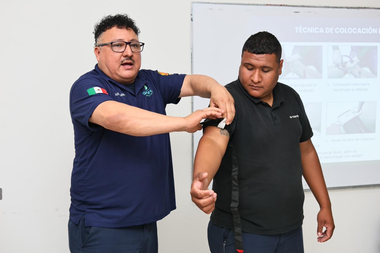 Reciben alumnos de UANE capacitación de primeros auxilios