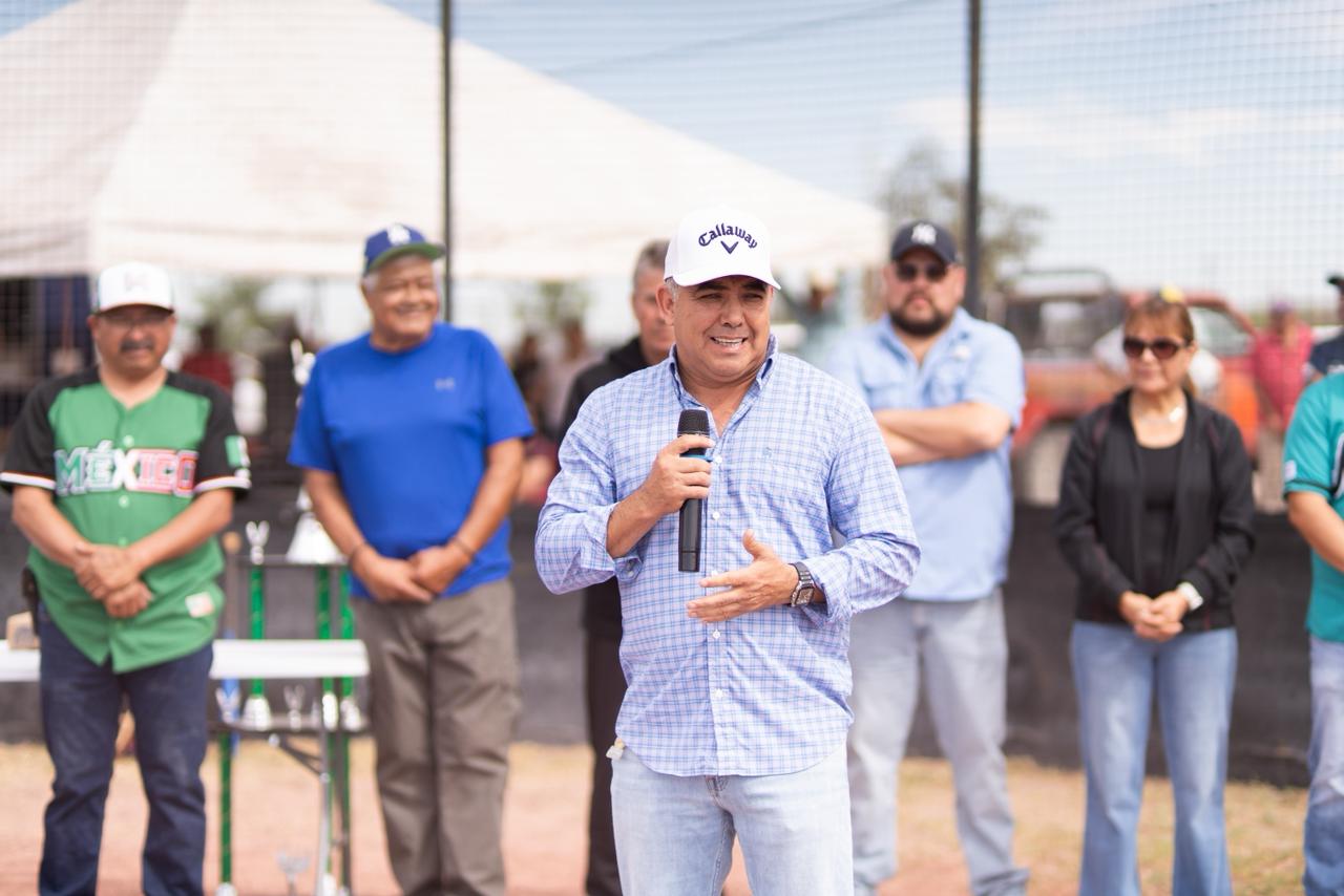 Refuerza Chano Díaz apoyo al béisbol local