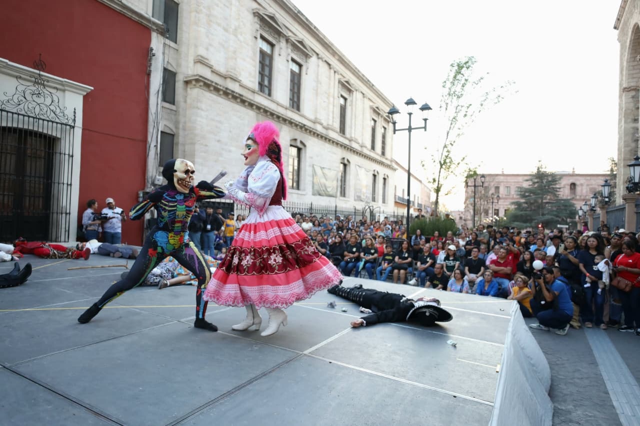 Disfrutan saltillenses eventos culturales en diversos sectores