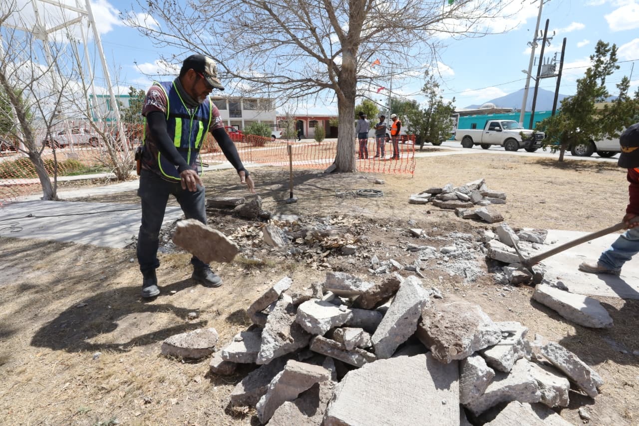 Inicia rehabilitación de plaza en San Juan de la Vaquería
