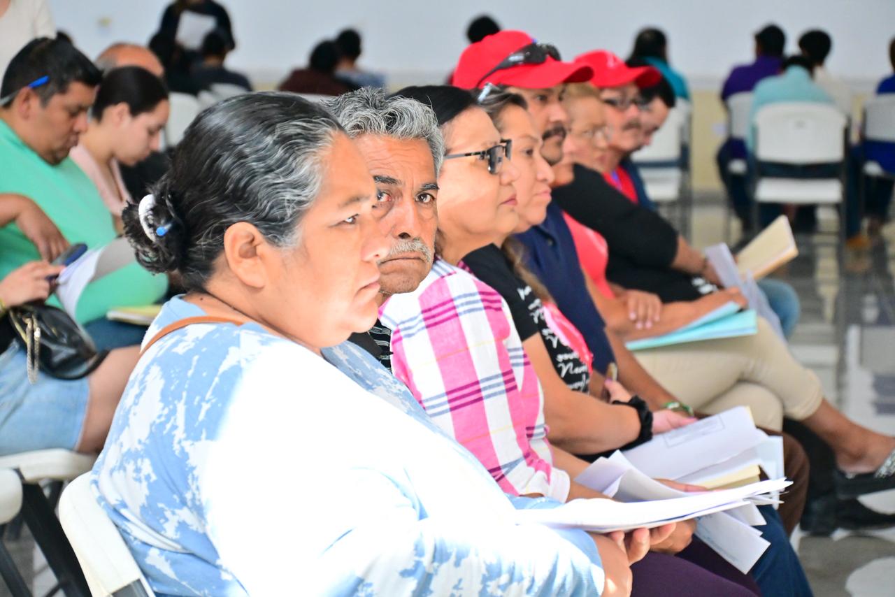 Comerciantes de San Buena tramitan la Tarjeta de Salud