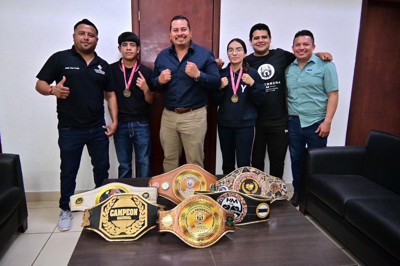 CARLOS “PELIGRO” FLORES LOGRA ORO; PONE EN ALTO A SAN BUENA