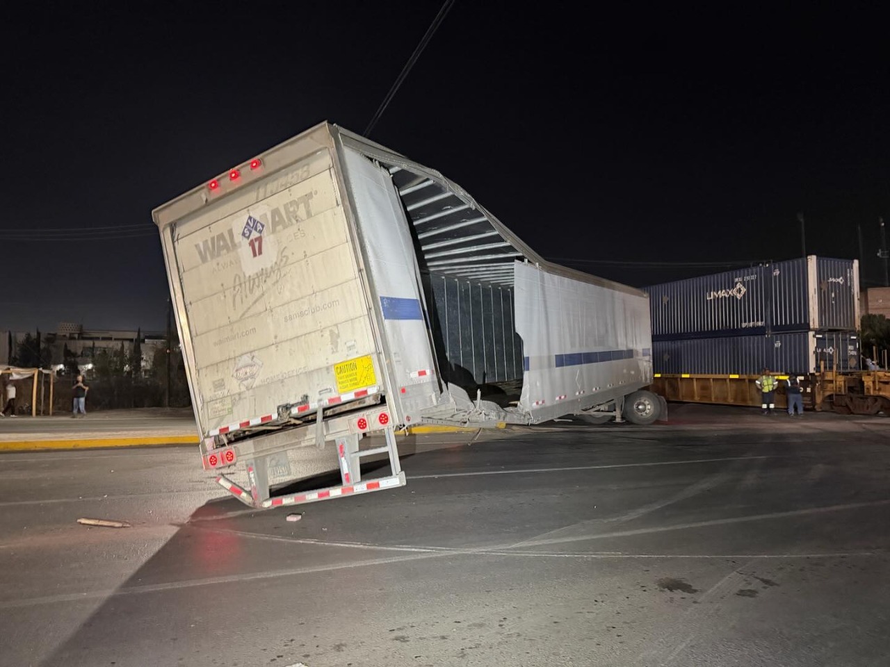 Embiste tren a tráiler en la Nazario Ortiz