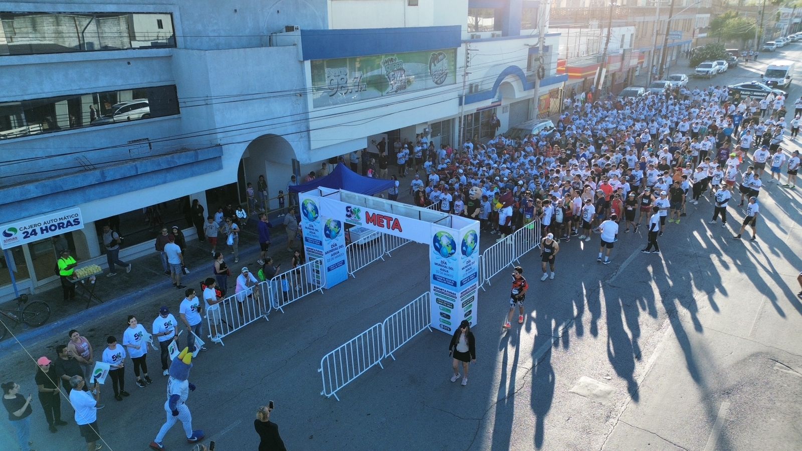 Participan 700 corredores en la carrera 5K del SIMAS