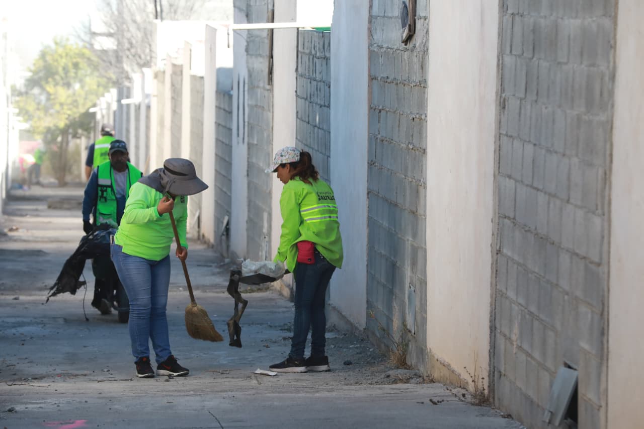 Realiza Municipio limpieza profunda en callejones de Mirasierra
