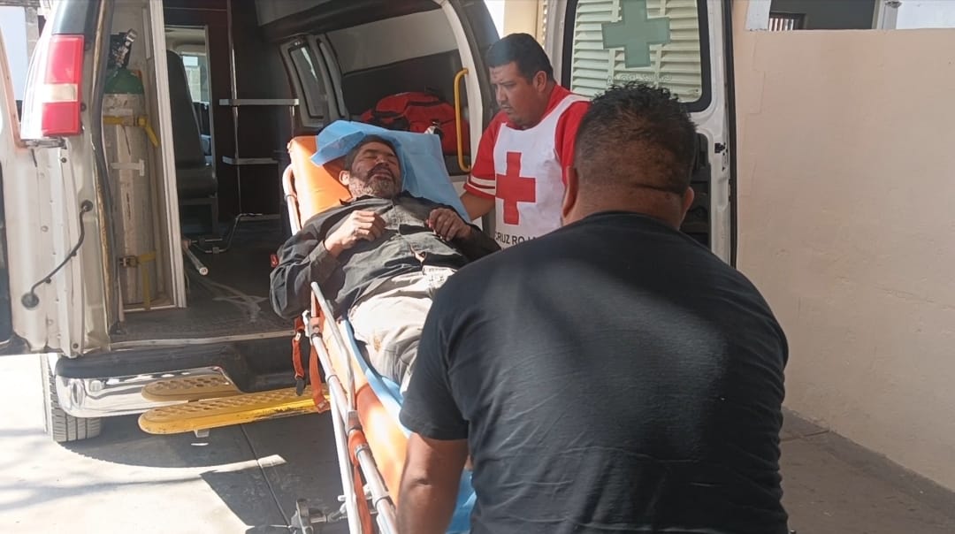 ¡LO DEJAN GOLPEADO Y TERMINA EN EL HOSPITAL!