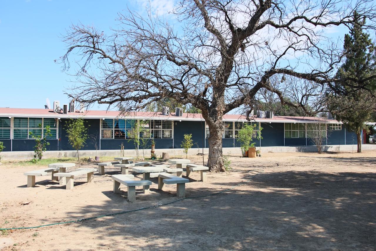 Instruye Chano Díaz limpieza preventiva en escuelas de Sabinas