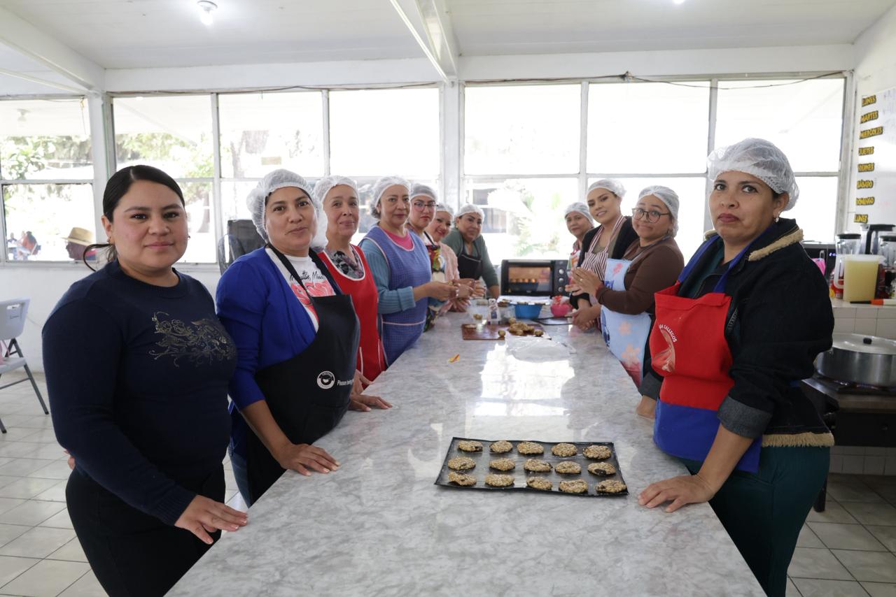 Impulsa Centro Libre para las Mujeres en Parras el autoempleo con taller de repostería