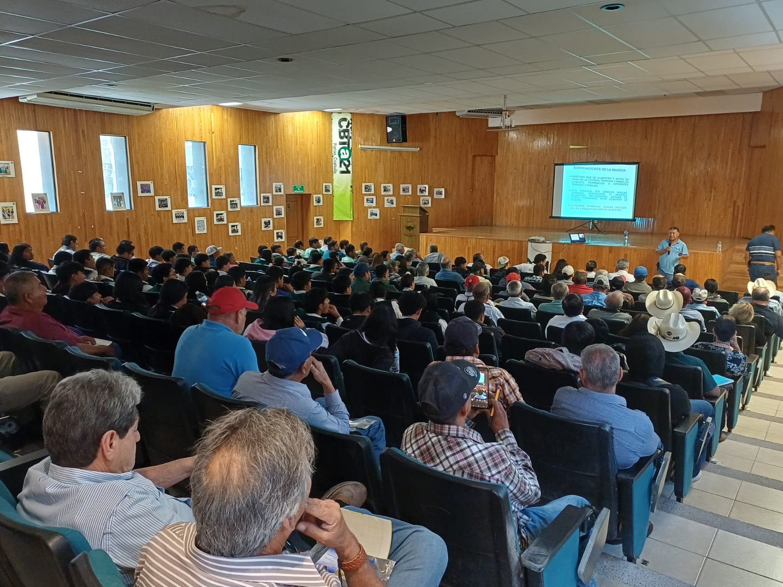 Capacitan a productores de nuez en Parras para combatir el barrenador del nogal