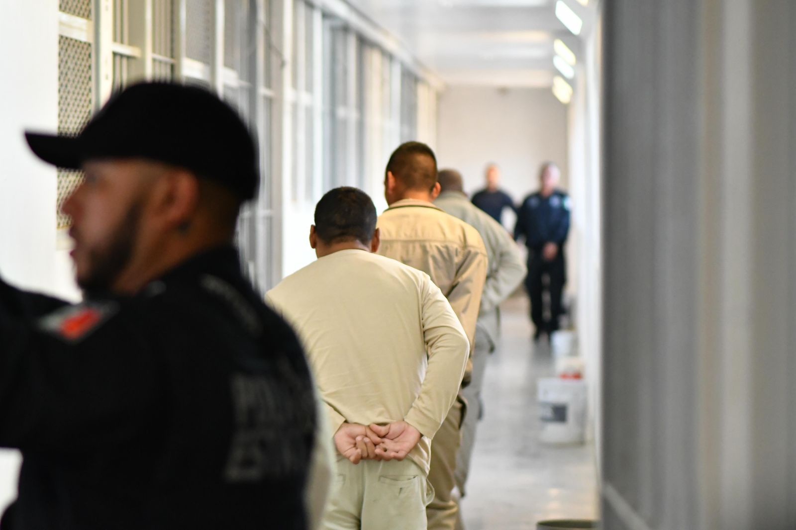 Trasladan a120 reos a penal de Monclova