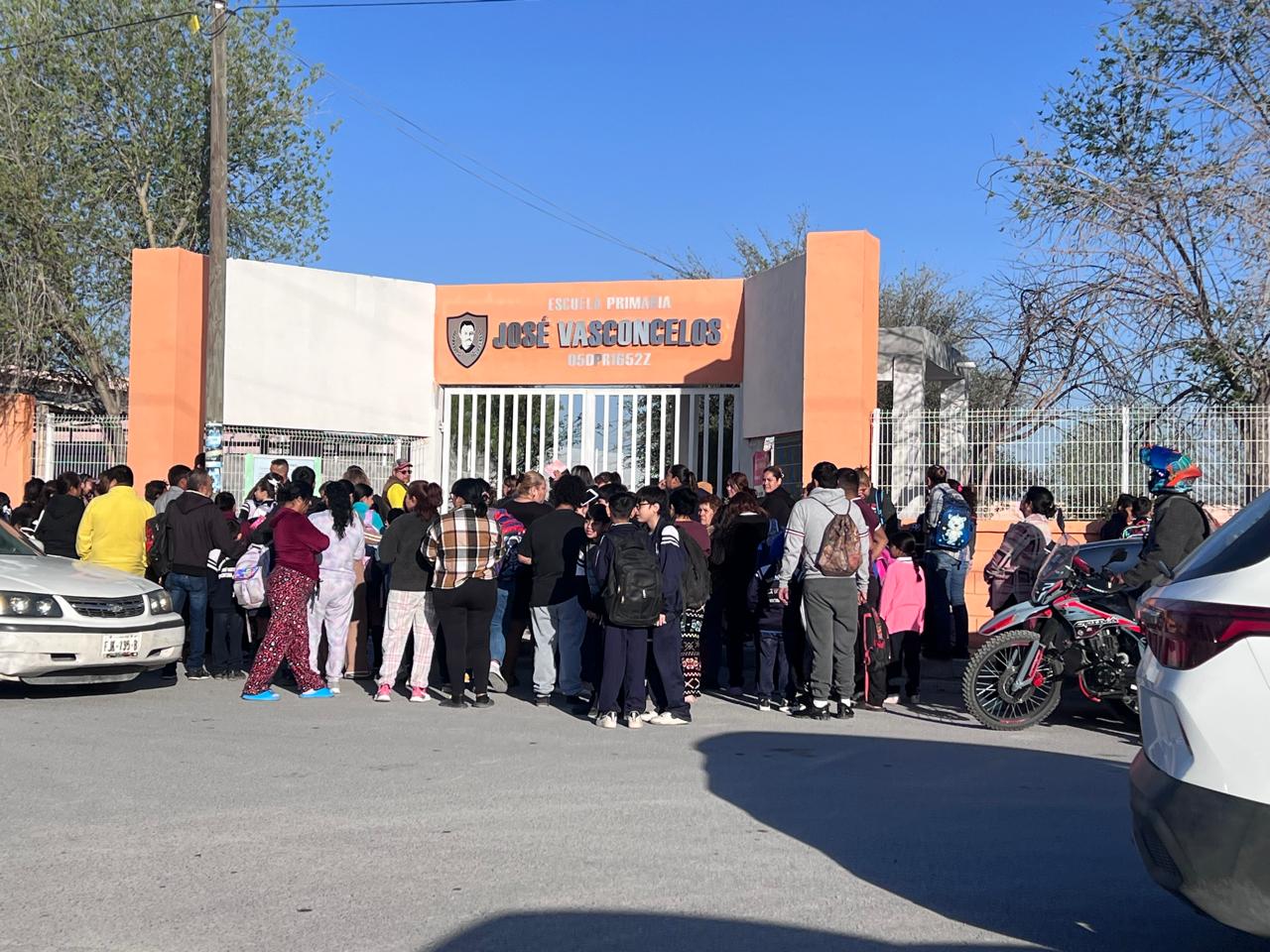 Cierran escuela por falta de intendente